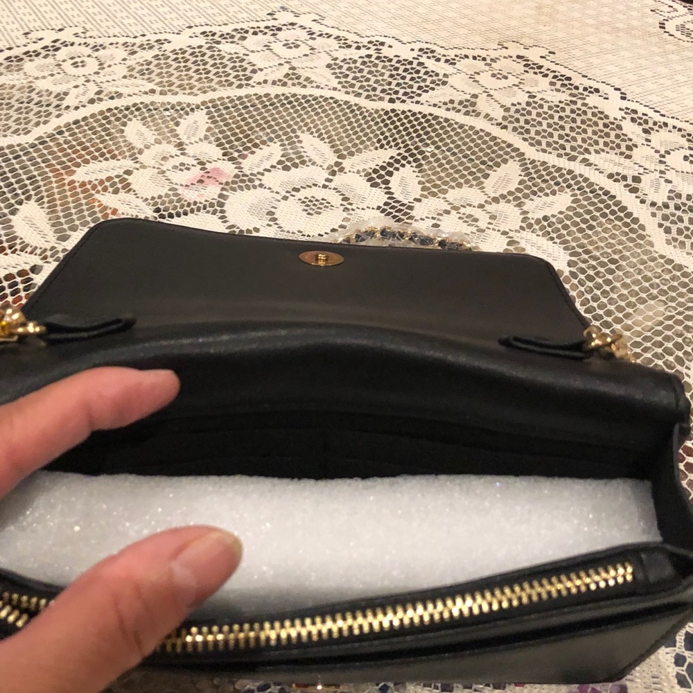 Handbags - Picture 4 of 5